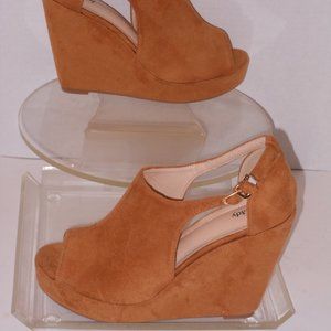 MILALADY TAN WEDGE - PLATFORM PEEP TOE SHOES SIZE 8.5 MEDIUM